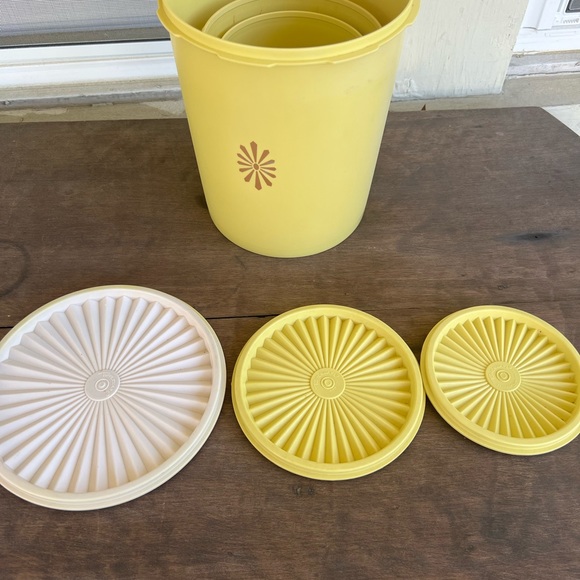 Tupperware Servalier Nesting Canister Set~Harvest Gold~ Set of 3 With Lids - Picture 10 of 10